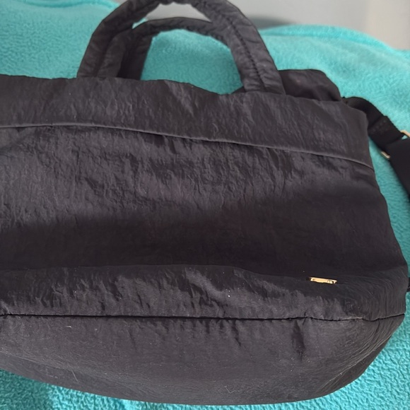 Lululemon Handbag, Used but Good Condition,adjustable shoulder strap and handles - Picture 9 of 9
